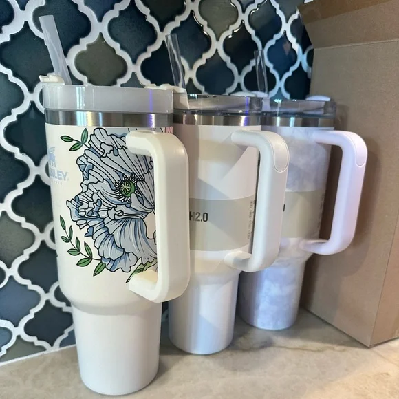 Stanley Lilac Marble Quencher H2.0 Tumbler with Handle - Picture 2 of 2